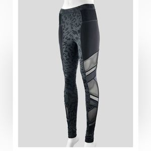 Lululemon just breathe leggings in black animal swirl size 6